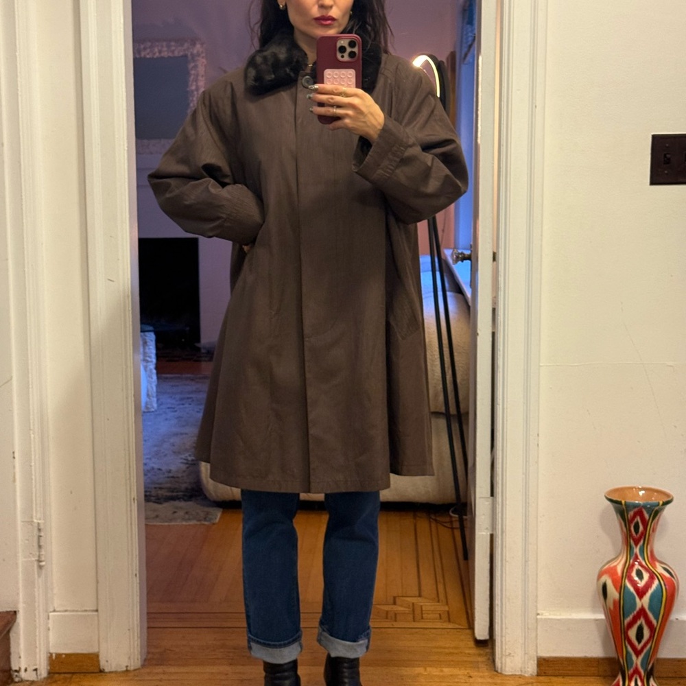 Vintage Brown Coat with Faux Fur Collar - Oversized Fit - Minimalist Chic - Picture 3 of 7